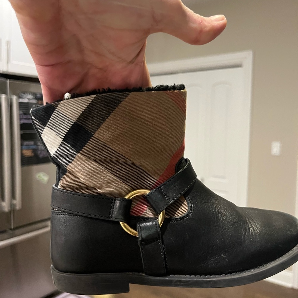 Really cute Burberry Children’s size 31 boots. - Picture 4 of 6